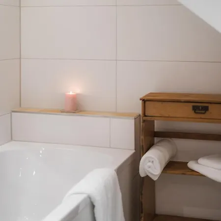 Historische Mit Gehobenem Ambiente Appartement *