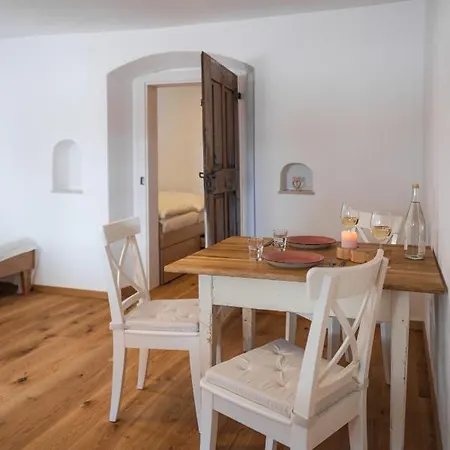 Historische Mit Gehobenem Ambiente Appartement